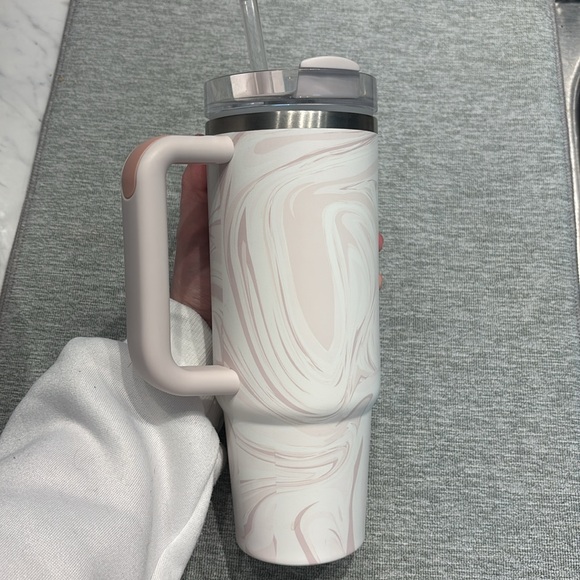 Stanley Swirl Design Tumbler 30oz with Handle - Picture 4 of 4